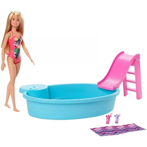 BARBIE EN LA PISCINA