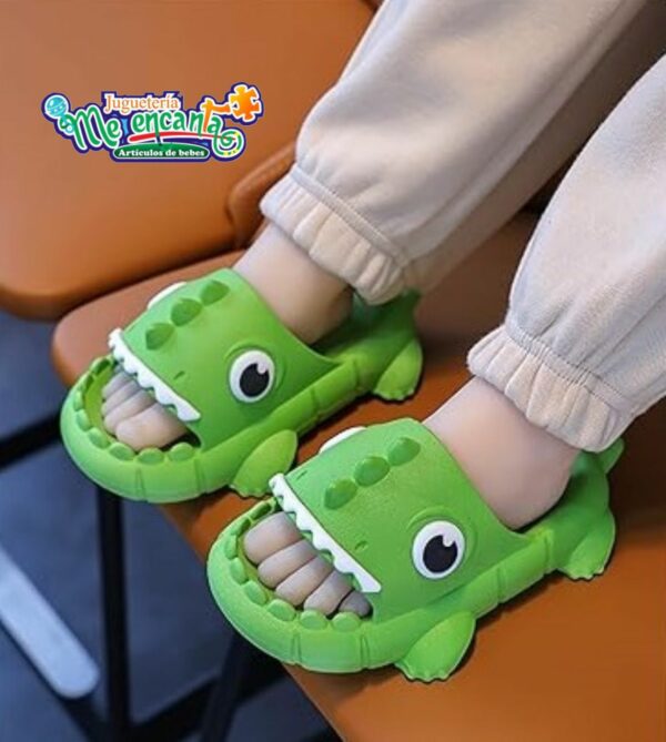 ZAPATILLA DISEÑO DINOSAURIO